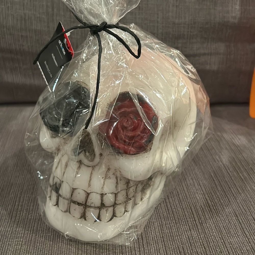 Bleeding Candle Skull with Roses eye